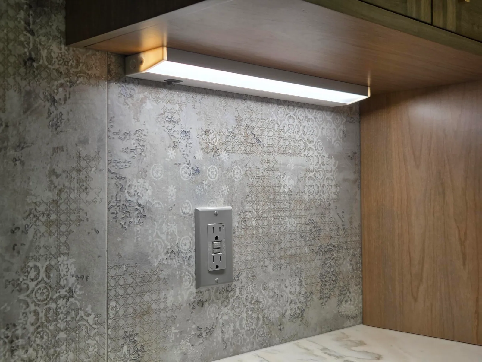 Finished under-cabinet light and GFCI outlet installation